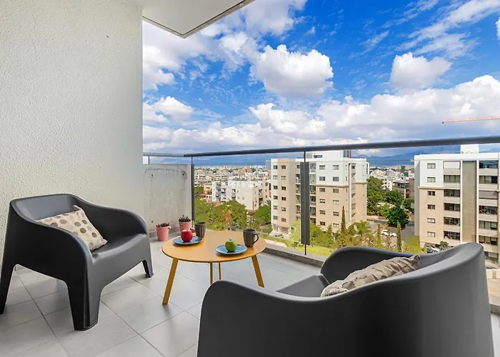 Glabur Stays - The Nicosia Elite - Exceptional Top Floor Apartment Nicosia City, Welcomes U!!!