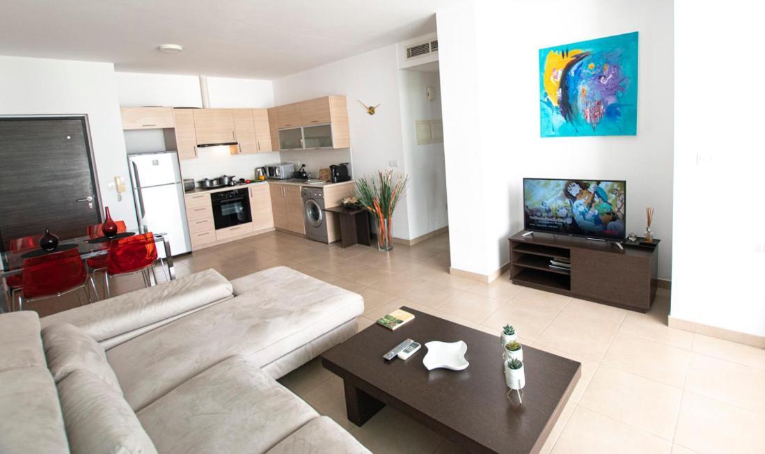 Glabur - The Elite - Exceptional Floor City, Welcomes U!!! * Nicosie